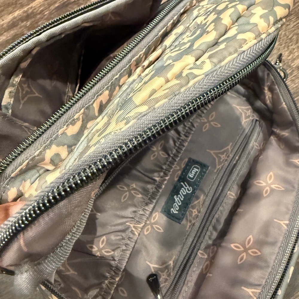 Lug Ranger Quilted Bag with Patterned Interior - Picture 11 of 11